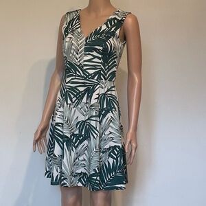 H&M Green & White Palm Print Dress Size M | Sleeveless V-Neck